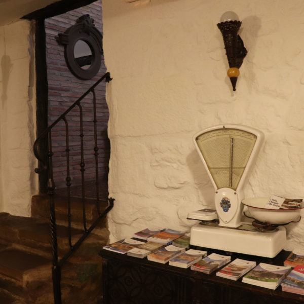 escalera-interior-posada-sajazarra