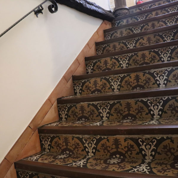 escalera-pisos-superiores-casa-rural-la-rioja