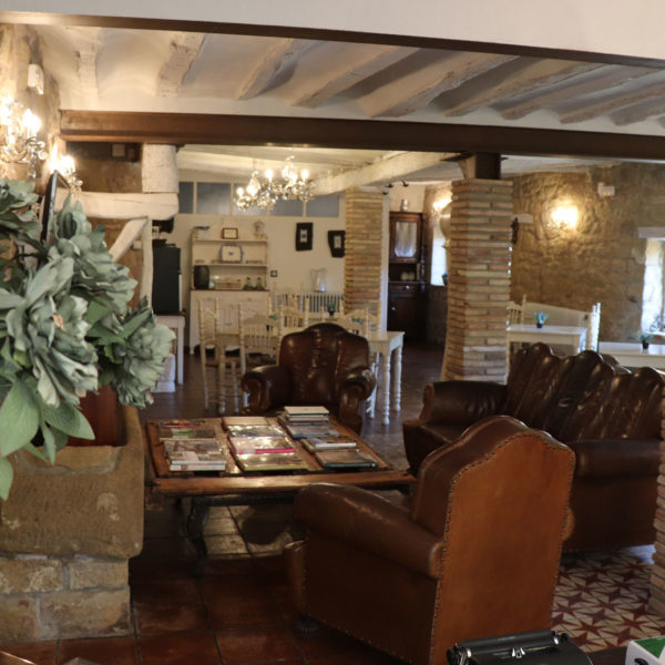 escritorio-posada-de-sajazarra-la-rioja